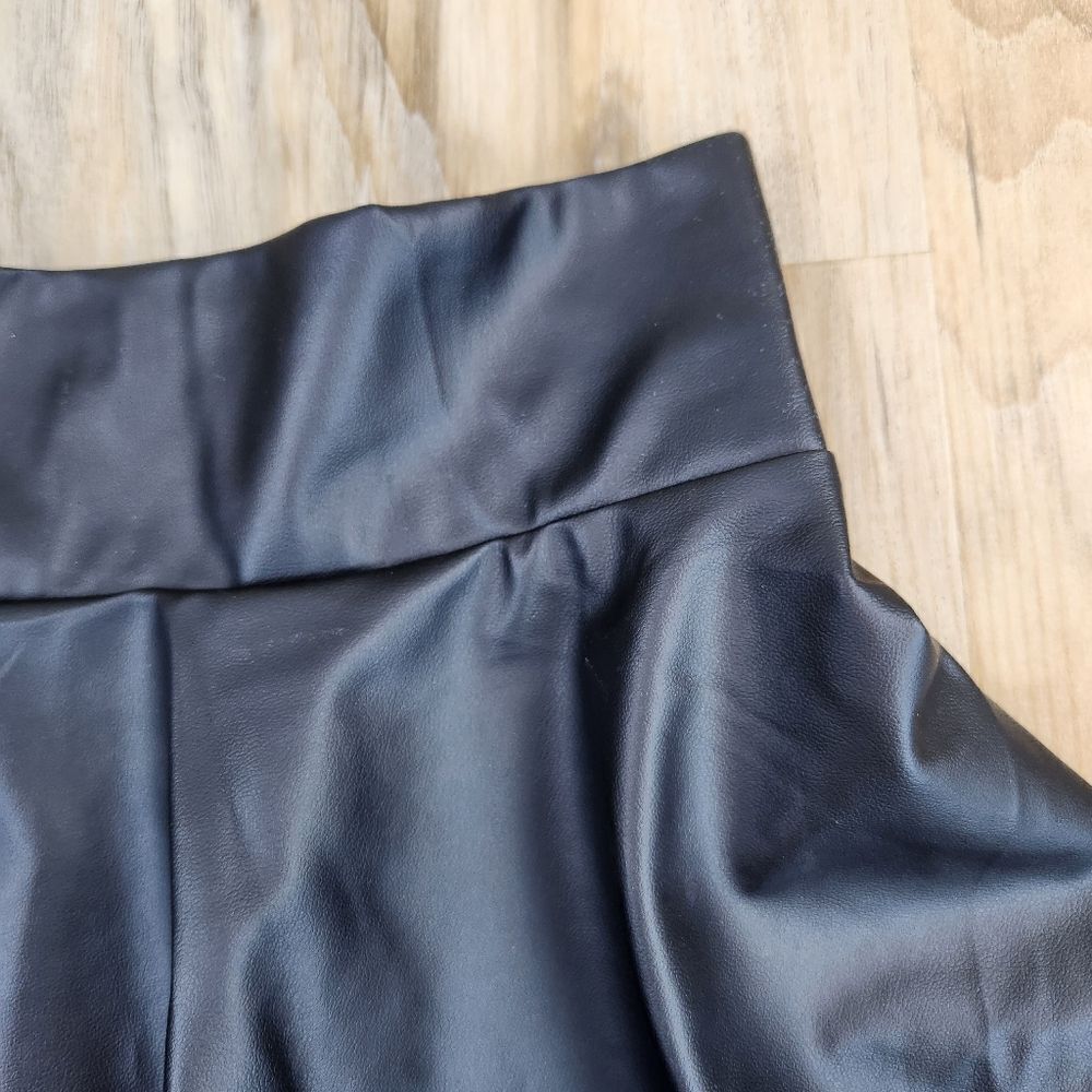 🔹️Black Faux Leather Skater Mini Skirt Medium - Picture 4 of 12